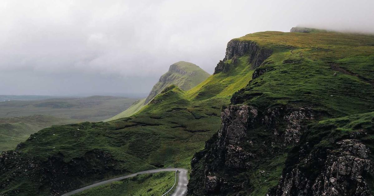 Mealtime Blessings and Thanksgiving: Building Gratitude Through Daily Table Prayers